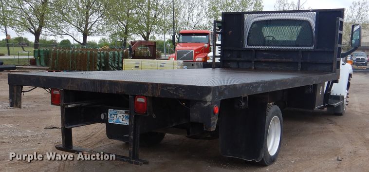 image for item GY9810 2006 GMC C5500 flatbed truck