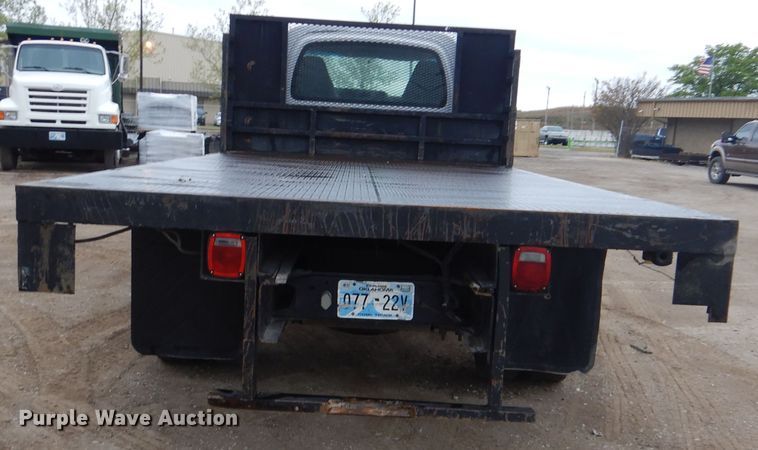 image for item GY9810 2006 GMC C5500 flatbed truck