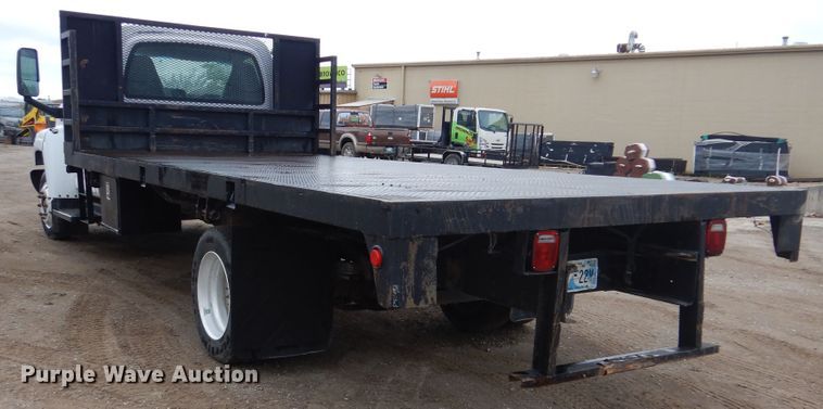 image for item GY9810 2006 GMC C5500 flatbed truck
