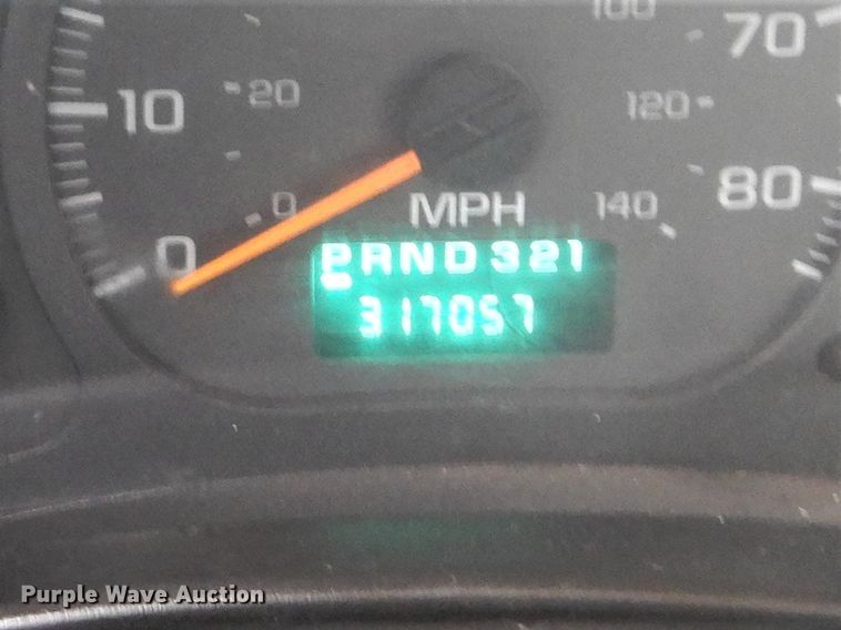 image for item GY9810 2006 GMC C5500 flatbed truck