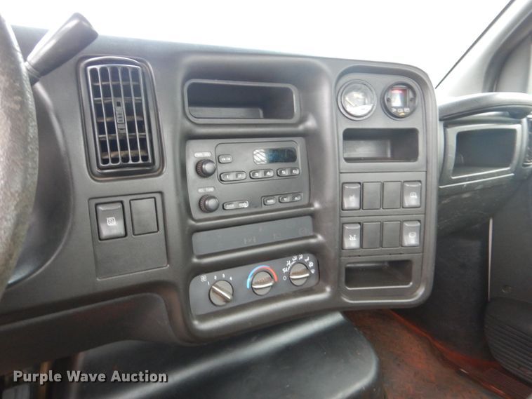 image for item GY9810 2006 GMC C5500 flatbed truck