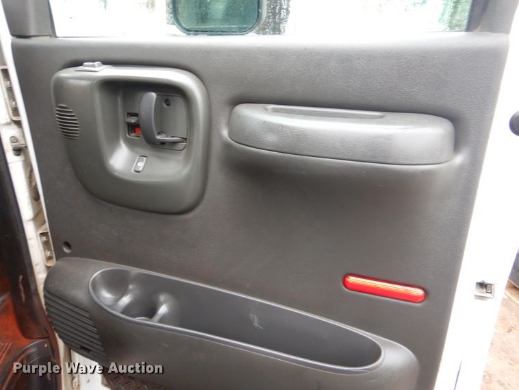 image for item GY9810 2006 GMC C5500 flatbed truck