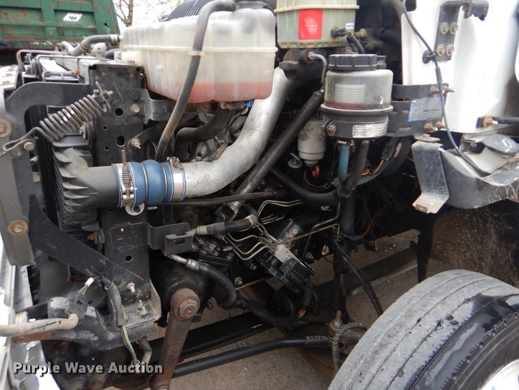 image for item GY9810 2006 GMC C5500 flatbed truck