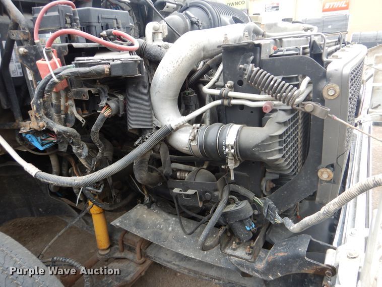 image for item GY9810 2006 GMC C5500 flatbed truck