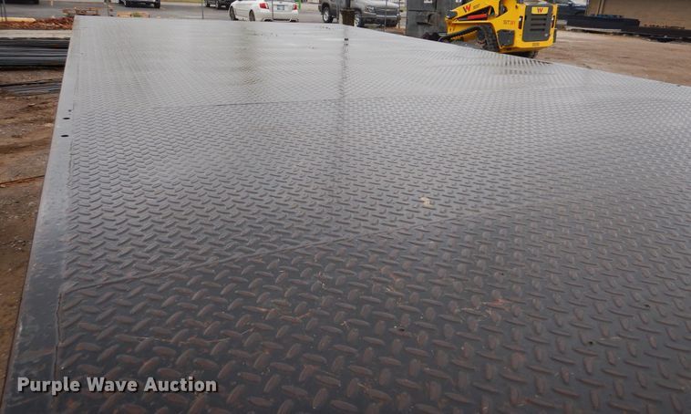 image for item GY9810 2006 GMC C5500 flatbed truck