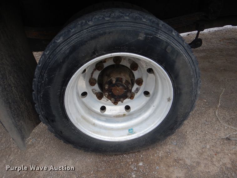 image for item GY9810 2006 GMC C5500 flatbed truck