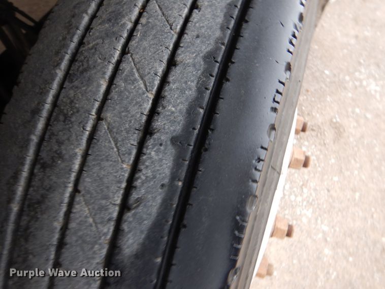 image for item GY9810 2006 GMC C5500 flatbed truck