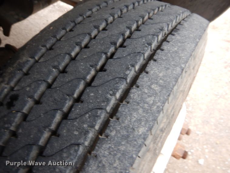 image for item GY9810 2006 GMC C5500 flatbed truck