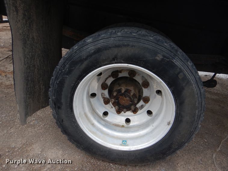 image for item GY9810 2006 GMC C5500 flatbed truck