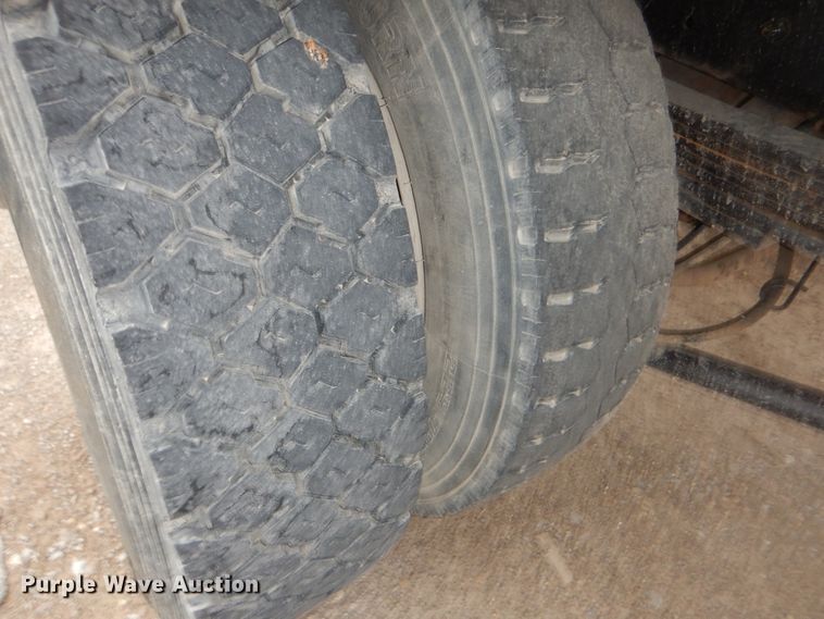 image for item GY9810 2006 GMC C5500 flatbed truck