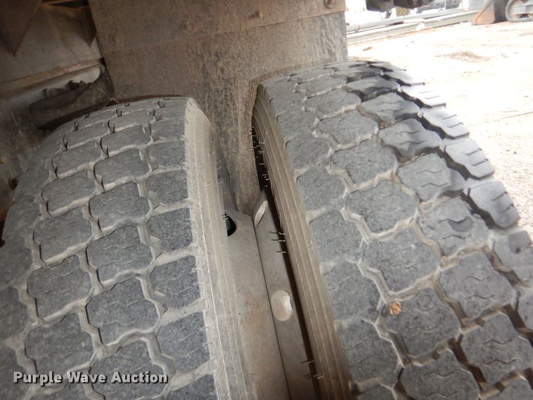 image for item GY9810 2006 GMC C5500 flatbed truck