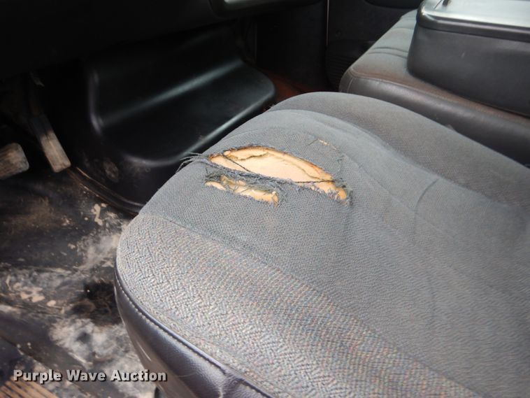 image for item GY9810 2006 GMC C5500 flatbed truck