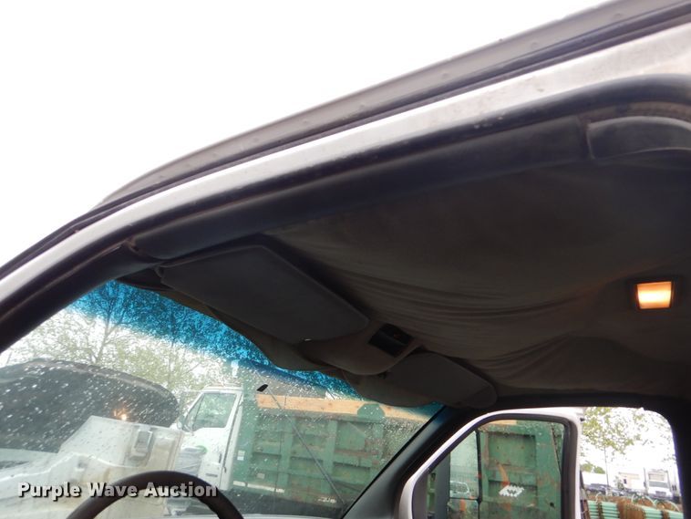 image for item GY9810 2006 GMC C5500 flatbed truck