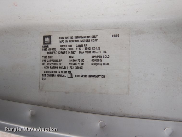 image for item GY9810 2006 GMC C5500 flatbed truck