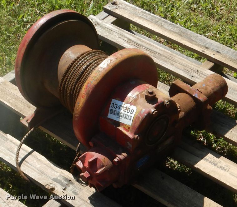 image for item GY9861 Braden winch