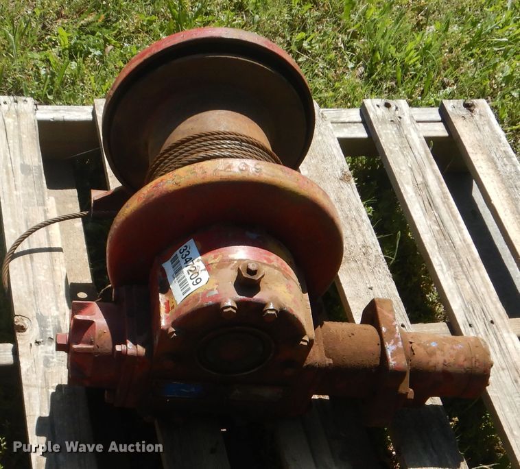 image for item GY9861 Braden winch