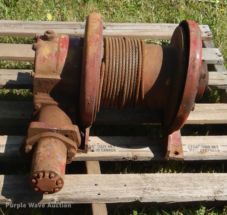 image for item GY9861 Braden winch