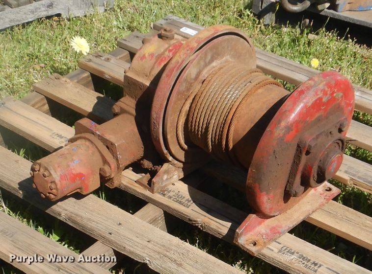 image for item GY9861 Braden winch