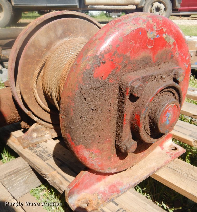 image for item GY9861 Braden winch