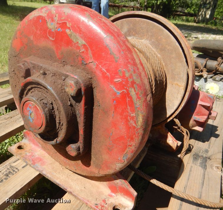image for item GY9861 Braden winch