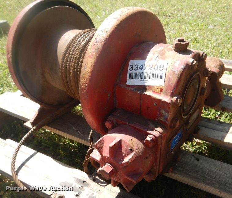 image for item GY9861 Braden winch