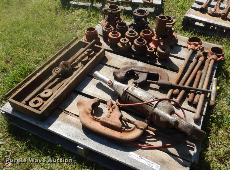 image for item GY9866 Ridgid pipe threading tools