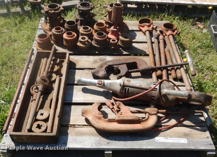 image for item GY9866 Ridgid pipe threading tools