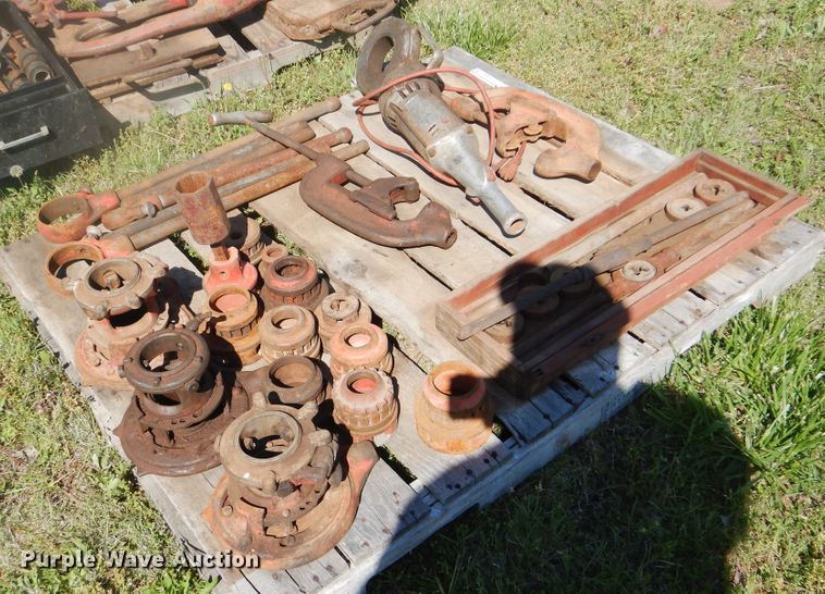 image for item GY9866 Ridgid pipe threading tools