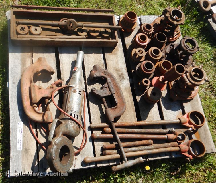 image for item GY9866 Ridgid pipe threading tools