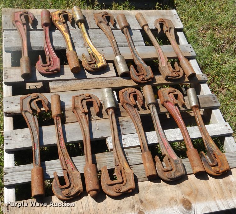 image for item GY9868 (16) oilfield sucker rod wrenches