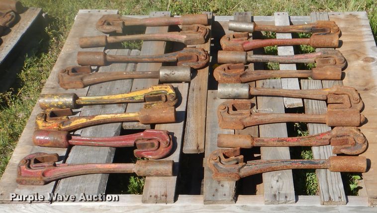 image for item GY9868 (16) oilfield sucker rod wrenches