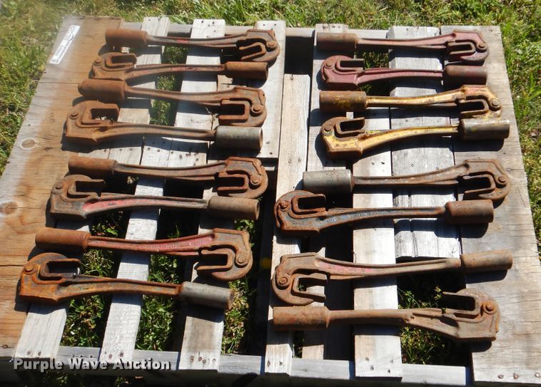 image for item GY9868 (16) oilfield sucker rod wrenches