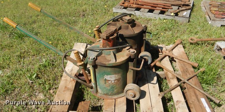 image for item GY9869 (2) Emerson 220 air lift jacks