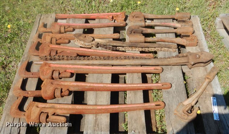 image for item GY9870 Oilfield pipe wrenches