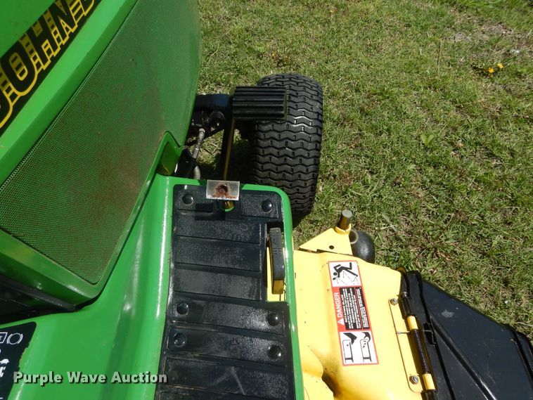 image for item HA9013 John Deere 425 lawn mower