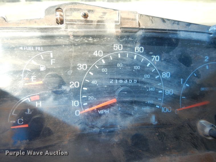 image for item HA9055 2001 Ford F350 Super Duty  flatbed pickup truck