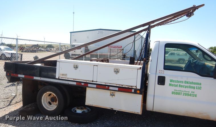 image for item HA9055 2001 Ford F350 Super Duty  flatbed pickup truck