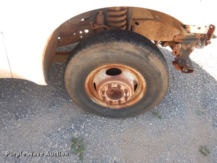 image for item HA9055 2001 Ford F350 Super Duty  flatbed pickup truck