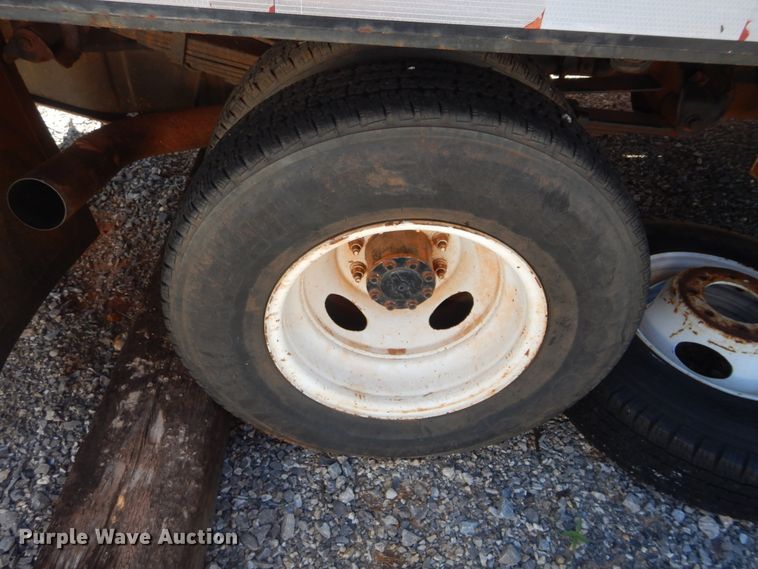 image for item HA9055 2001 Ford F350 Super Duty  flatbed pickup truck