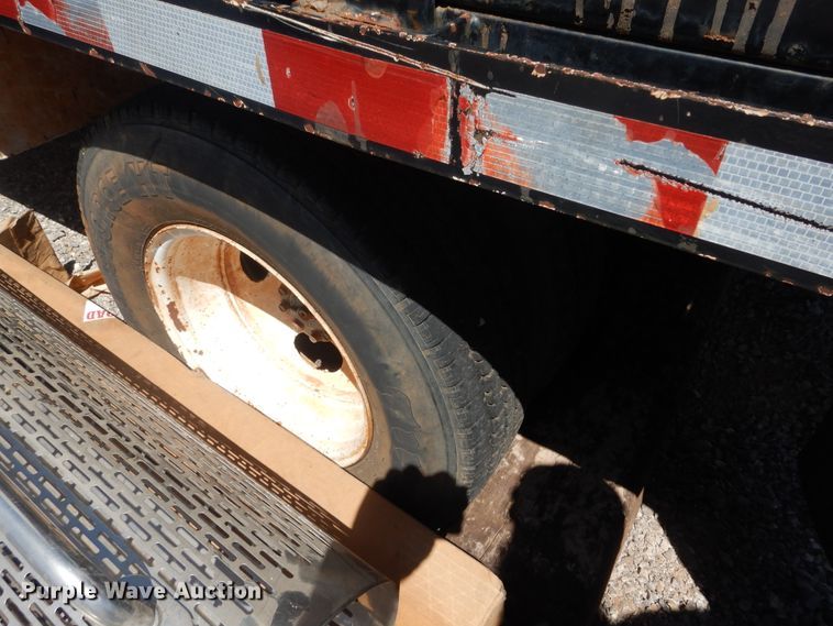 image for item HA9055 2001 Ford F350 Super Duty  flatbed pickup truck