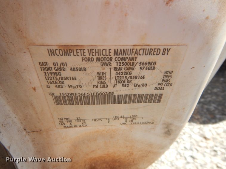 image for item HA9055 2001 Ford F350 Super Duty  flatbed pickup truck