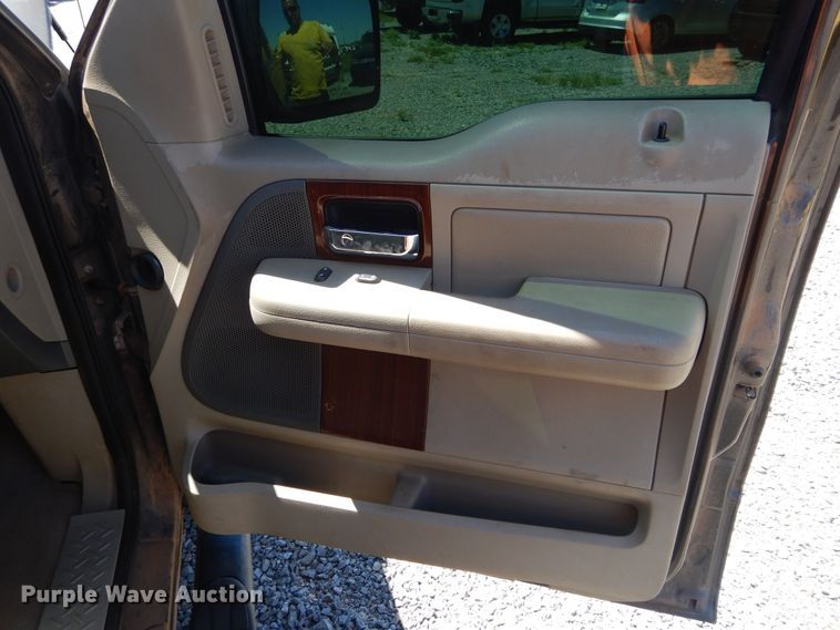 image for item HA9058 2005 Ford F150  SuperCrew pickup truck