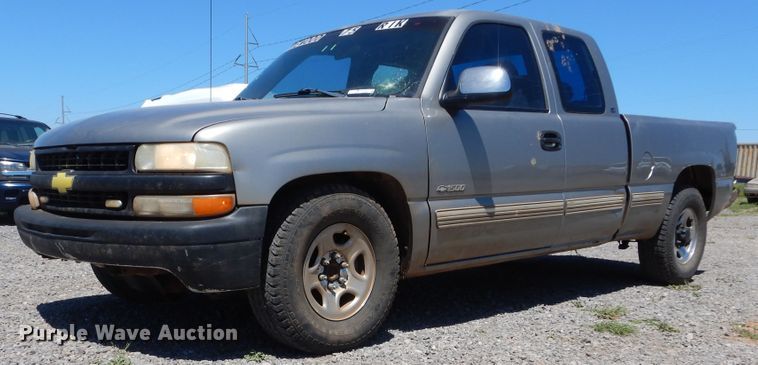 image for item HA9062 2000 Chevrolet Silverado 1500  Ext. Cab pickup truck