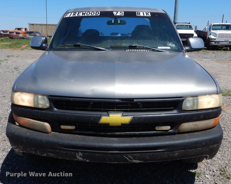 image for item HA9062 2000 Chevrolet Silverado 1500  Ext. Cab pickup truck