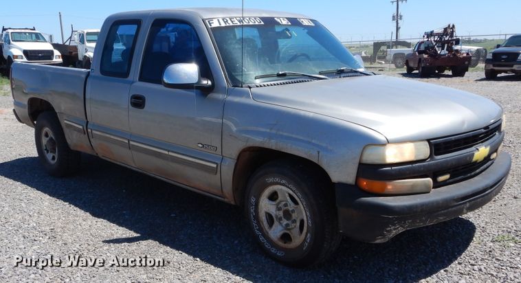 image for item HA9062 2000 Chevrolet Silverado 1500  Ext. Cab pickup truck