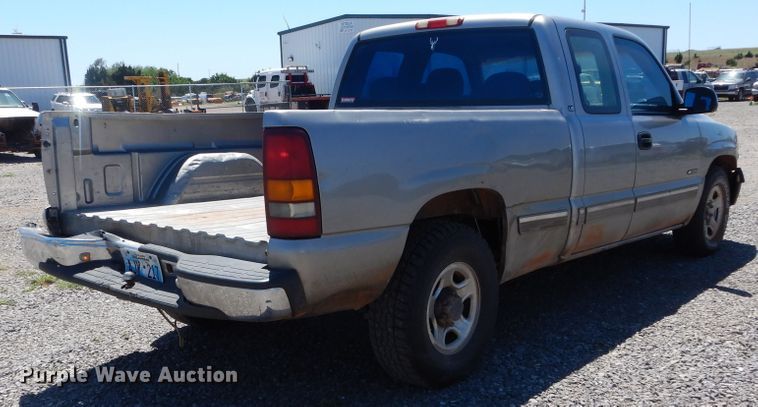 image for item HA9062 2000 Chevrolet Silverado 1500  Ext. Cab pickup truck