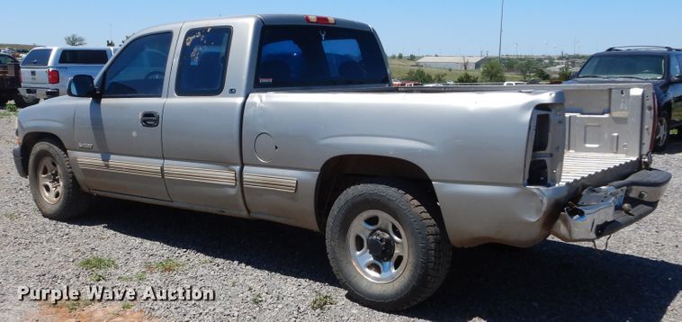 image for item HA9062 2000 Chevrolet Silverado 1500  Ext. Cab pickup truck