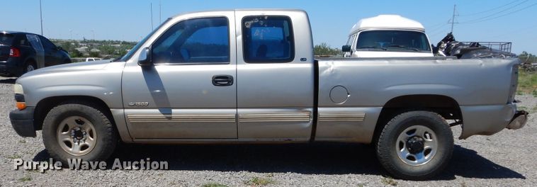 image for item HA9062 2000 Chevrolet Silverado 1500  Ext. Cab pickup truck