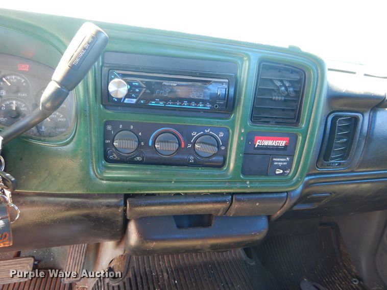 image for item HA9062 2000 Chevrolet Silverado 1500  Ext. Cab pickup truck