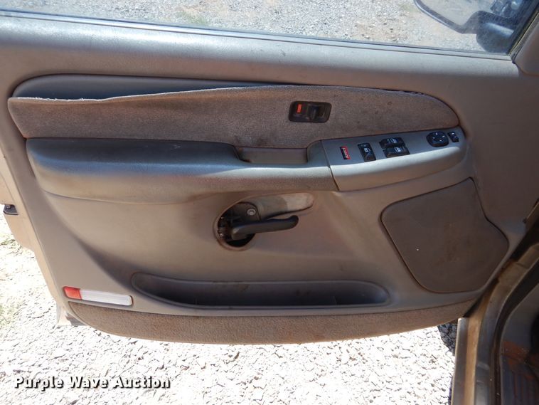 image for item HA9062 2000 Chevrolet Silverado 1500  Ext. Cab pickup truck